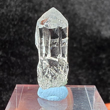 Load image into Gallery viewer, Indian Himalayas Quartz Pointer – 印度喜马拉雅水晶柱
