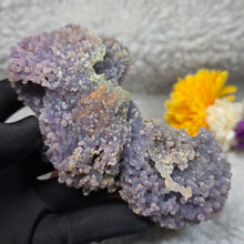 Load image into Gallery viewer, Grape Agate Display – 葡萄玛瑙矿物摆件
