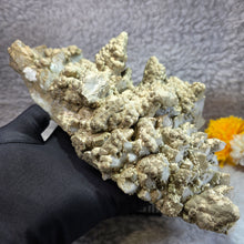 Load image into Gallery viewer, Quartz with Calcite &amp; Actinolite Cluster (Madan Ore Field, Smolyan Province, Bulgaria) – 保加利亚马丹矿区石英方解石阳起石共生晶簇
