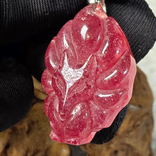 Load image into Gallery viewer, Strawberry Quartz 9-Tailed Fox Pendant – 草莓晶九尾狐
