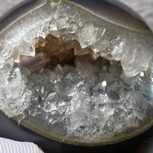 Load image into Gallery viewer, Agate Druzy Geode Display – 晶洞玛瑙晶簇摆件
