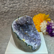 Load image into Gallery viewer, Good Grade Amethyst Slab Display (Uruguay) – 优质乌拉圭紫水晶切片摆件
