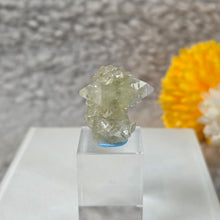 Load image into Gallery viewer, Gemmy Green Apophyllite Specimen Display – 宝石级绿色鱼眼石标本摆件
