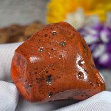 Load image into Gallery viewer, Raw Nanhong Agate – 天然南红玛瑙原石

