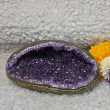Load image into Gallery viewer, Amethyst Money Bag Display – 紫水晶钱袋子摆件
