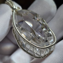 Load image into Gallery viewer, Clear Azeztulite Wire Wrapped Pendant – 白阿赛斯特莱绕线吊坠
