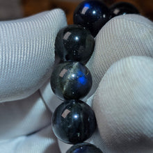 Load image into Gallery viewer, Cat Eye Black Labradorite Bracelet – 猫眼黑拉长石手链
