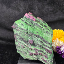 Load image into Gallery viewer, Raw Ruby Zoisite Display (Tanzania) – 坦桑尼亚天然红宝石黝帘石摆件
