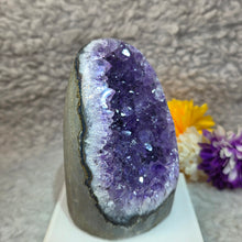 Load image into Gallery viewer, Good Grade Amethyst Slab Display (Uruguay) – 优质乌拉圭紫水晶切片摆件
