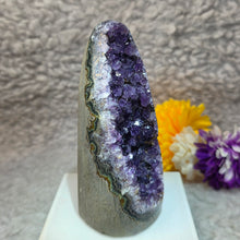 Load image into Gallery viewer, Good Grade Amethyst Slab Display (Uruguay) – 优质乌拉圭紫水晶切片摆件
