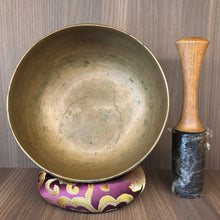Load image into Gallery viewer, Vintage Brass Singing Bowl (Approx. 100 Years Old) – 百年古董黄铜颂钵

