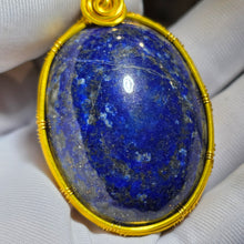 Load image into Gallery viewer, Large Lapis Lazuli Wire Wrapped Pendant – 大号青金石绕线吊坠
