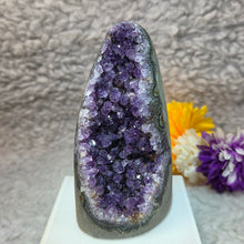 Load image into Gallery viewer, Good Grade Amethyst Slab Display (Uruguay) – 优质乌拉圭紫水晶切片摆件
