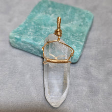 Load image into Gallery viewer, Lemurian Quartz Wire Wrapped Pendant – 雷姆利亚水晶手工绕线吊坠
