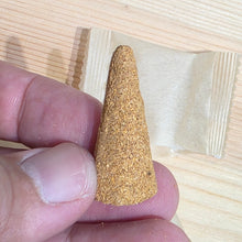 Load image into Gallery viewer, Palo Santo Cone (Cleansing) - 圣木熏香锥
