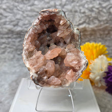 Load image into Gallery viewer, Pink Amethyst Geode Display (Argentina) – 阿根廷粉色紫水晶晶洞摆件
