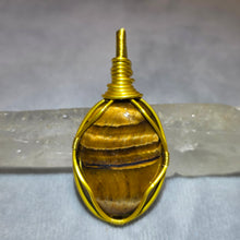 Load image into Gallery viewer, Yellow Tiger Eye with Hematite Wire Wrapped Pendant – 黄虎眼石配赤铁矿绕线吊坠
