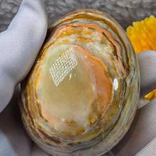 Green Onyx Egg Display – 绿色玛瑙蛋形摆件 – Living Gems SG