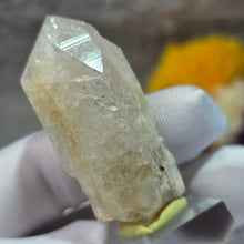 Load image into Gallery viewer, Danburite Specimen (Mexico) – 墨西哥丹布莱石标本
