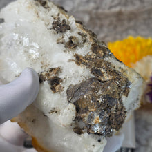 Load image into Gallery viewer, Quartz with Iron Oxide &amp; Siderite (Inner Mongolia, China) – 内蒙古天然石英铁氧化物菱铁矿标本
