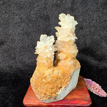 Load image into Gallery viewer, Cave Calcite Stalactite Display – 钟乳石方解石摆件
