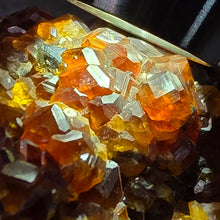Load image into Gallery viewer, Spessartine Garnet with Smoky Quartz Specimen Display – 锰铝榴石伴生烟水晶标本摆件
