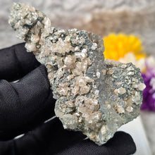 Load image into Gallery viewer, Amethyst with Chlorite and Calcite Specimen (Hubei, China) – 湖北紫水晶共生绿泥石与方解石矿标
