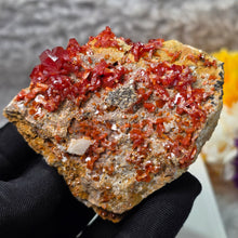 Load image into Gallery viewer, Vanadinite Mineral Specimen (Morocco) – 摩洛哥天然钒铅矿矿物标本
