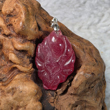 Load image into Gallery viewer, Strawberry Quartz 9-Tailed Fox Pendant – 草莓晶九尾狐
