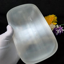 Load image into Gallery viewer, Good Grade Polished Rectangle Selenite Bowl Display (20cm × 12cm) – 优质透石膏长方形抛光碗摆件
