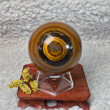 Load image into Gallery viewer, Yellow Tiger Eye with Hematite Sphere – 黄虎眼石伴赤铁矿球
