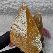 Load image into Gallery viewer, Golden Dogtooth Calcite Display – 金色犬牙方解石摆件
