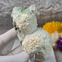 Load image into Gallery viewer, Green Apophyllite with Mesolite (India) – 印度绿色鱼眼石共生钠沸石矿标
