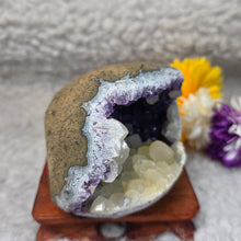 Load image into Gallery viewer, Polished Amethyst with Calcite Display – 抛光紫水晶共生方解石摆件

