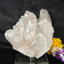 Load image into Gallery viewer, UV Fluorescent Calcite Display (Guizhou, China) – 中国贵州紫外荧光方解石摆件
