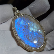 Load image into Gallery viewer, Blue Sheen Moonstone Wire Wrapped Pendant – 蓝光月光石绕线吊坠
