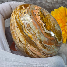 Load image into Gallery viewer, Green Onyx Egg Display – 绿色玛瑙蛋形摆件
