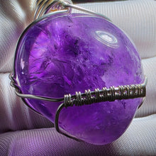 Load image into Gallery viewer, Polished Amethyst Wire Wrapped Pendant – 抛光紫水晶绕线吊坠
