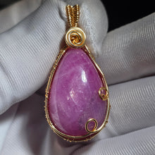 Load image into Gallery viewer, Ruby Wire Wrapped Pendant – 红宝石手工绕线吊坠
