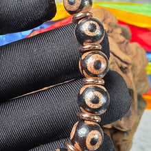 Load image into Gallery viewer, Tibetan 3 Eyed Agate Dzi Bracelet – 西藏三眼玛瑙天珠手链
