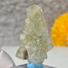 Load image into Gallery viewer, Gemmy Green Apophyllite Specimen Display – 宝石级绿色鱼眼石标本摆件
