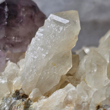 Load image into Gallery viewer, Amethyst on Quartz Specimen (Mogok, Myanmar) – 缅甸抹谷天然紫水晶共生石英矿物标本
