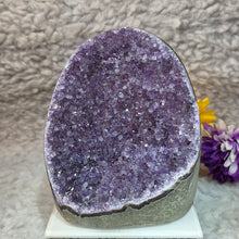 Load image into Gallery viewer, Amethyst Slab Display (Uruguay) – 乌拉圭紫水晶切片摆件
