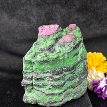 Load image into Gallery viewer, Raw Ruby Zoisite Display (Tanzania) – 坦桑尼亚天然红宝石黝帘石摆件
