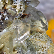 Load image into Gallery viewer, Green Phantom Quartz with Brookite Cluster Display (Pakistan) – 巴基斯坦绿幽灵水晶伴板钛矿簇摆件
