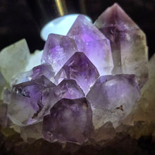 Load image into Gallery viewer, Amethyst on Quartz Specimen (Mogok, Myanmar) – 缅甸抹谷天然紫水晶共生石英矿物标本
