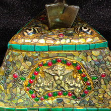 Load image into Gallery viewer, Tibetan Crossed Vajra (Dorje) with Medicine Buddha Display – 十字金刚杵药师佛摆件
