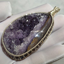 Load image into Gallery viewer, Amethyst with Agate Wire Wrapped Pendant – 紫水晶与玛瑙绕线吊坠

