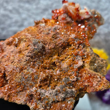 Load image into Gallery viewer, Vanadinite Mineral Specimen (Morocco) – 摩洛哥天然钒铅矿矿物标本
