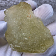 Load image into Gallery viewer, Libyan Desert Glass Tektite Display – 利比亚沙漠玻璃陨石摆件
